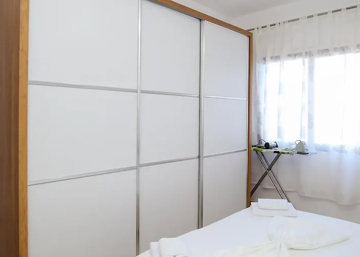 Apartment Lion Fountain 17